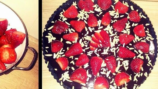 Nepečený jahodovo-čokoládový dortík z Oreo sušenek