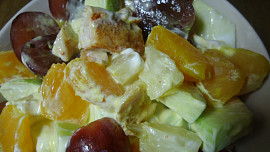 Ovocný salát s kuřecím masem