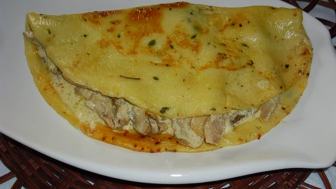 Palačinky plněné kuřecím masem a houbami