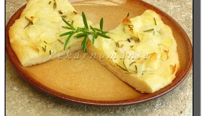 Pizza s bramborovou náplní