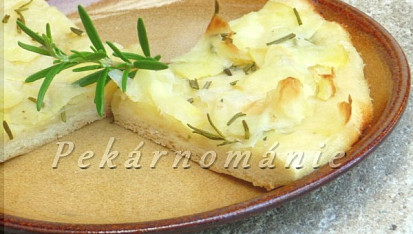 Pizza s bramborovou náplní