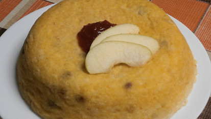 Rýžový pudding s rozinkami    Retro, vyklopený a čeká na zakrojení