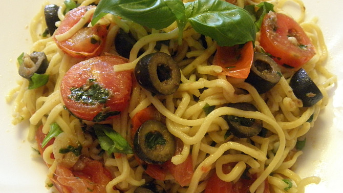 Špagety s ančovičkou, olivami a bazalkou, Špagety s ančovičkou, olivami a bazalkou