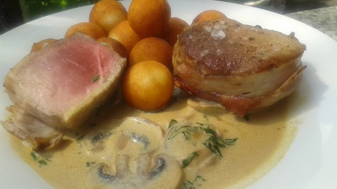 Steak z panenky s žampionovou omáčkou