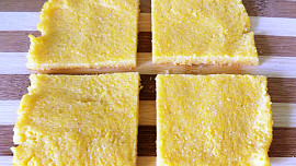 Sýrový sandwich se šalvějí z polenty