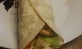 Tortilla s kuřecím masem a zeleninou