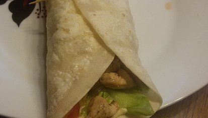 Tortilla s kuřecím masem a zeleninou
