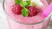 Banánovo-malinové smoothie s kokosovým mlékem