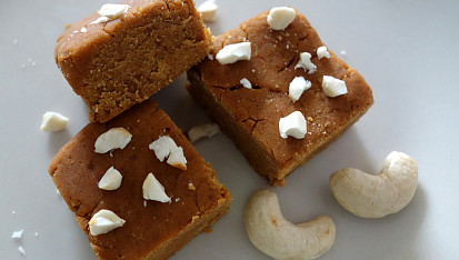 Besan barfi (indický dezert z cizrnové mouky)