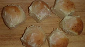Mé česnekové buchty, upečené