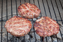 Cheeseburger na grilu