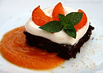 Cizrnové brownies s meruňkovou omáčkou