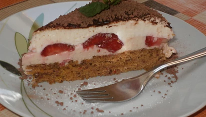 Čoko-malinový/jahodový dort, u nás s lehce capučínovým krémem