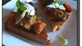 Crostini s lilkem a sýrem