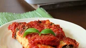 Domácí cannelloni plněné pečeným lilkem, ricottou se žampiony, s rajčatovou omáčkou