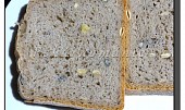 Domácí chléb se syrovátkou a dýňovými semínky