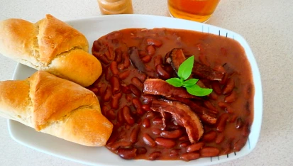 Fazole na anglické slanině