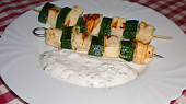 Grilovaný špíz z cukety a halloumi sýra