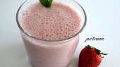 Jahodovo-mátové smoothie s vločkami