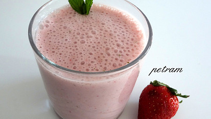 Jahodovo-mátové smoothie s vločkami
