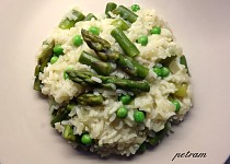 Jarní chřestovo-hráškové risotto