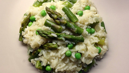 Jarní chřestovo-hráškové risotto