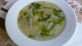 Kedlubnová polévka s hlávkovým salátem