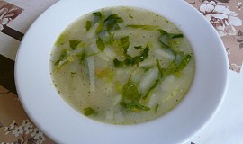 Kedlubnová polévka s hlávkovým salátem