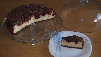 Koláč s drobenkou dole i nahoře