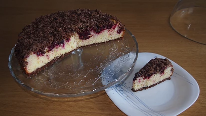 Koláč s drobenkou dole i nahoře