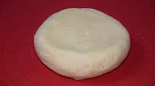 Křehký třešňový koláč s krémem, Těsto dáme vychladit