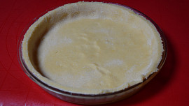 Křehký třešňový koláč s krémem