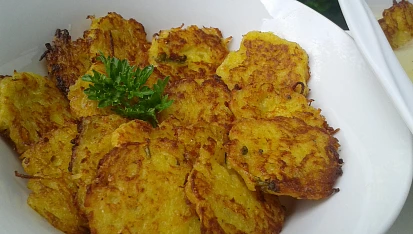 Krémová květáková polévka s bramboráčky