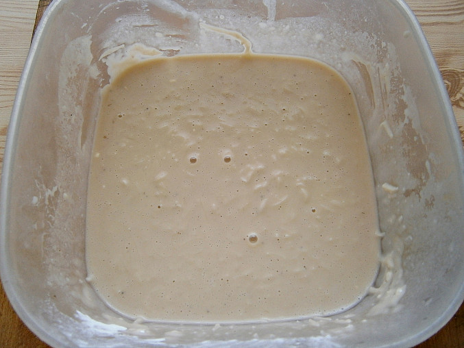 Kuřecí játra smažená v sýrovém těstíčku, V misce umícháme těstíčko o hustotě,jako na kappání do polévky