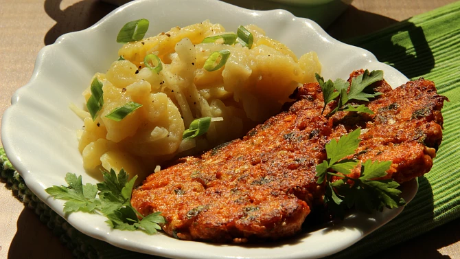 Květákové tandoori placičky s kuřecím masem