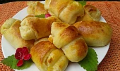 Kynuté rohlíčky se zelím, Kynuté rohlíčky s tvarohovo-pudingovou náplní