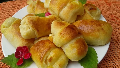 Kynuté rohlíčky se zelím, Kynuté rohlíčky s tvarohovo-pudingovou náplní