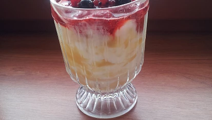 Dezert s lemon curd