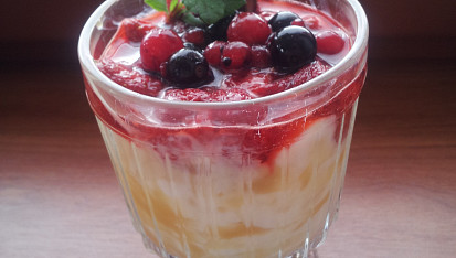 Dezert s lemon curd