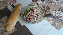 Letní salát s vařeným kuřecím masem