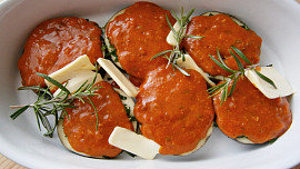 Lilek zapečený s Tikka masalou