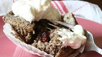 Makové muffiny s brusinkami
