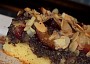 Makový koláč se švestkami a mandlemi