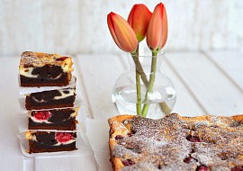 Malinový cheesecake brownies