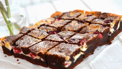 Malinový cheesecake brownies