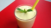 Mango lassi (indický jogurtový nápoj)