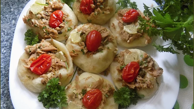 Minipizzy s tuňákem a citronem