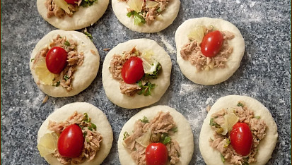 Minipizzy s tuňákem a citronem
