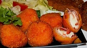 Mozzarelové kuličky v parmazánové strouhance