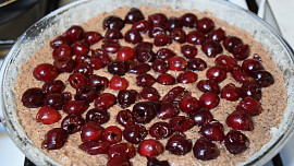 Ořechovo - čokoládový koláč s třešněmi